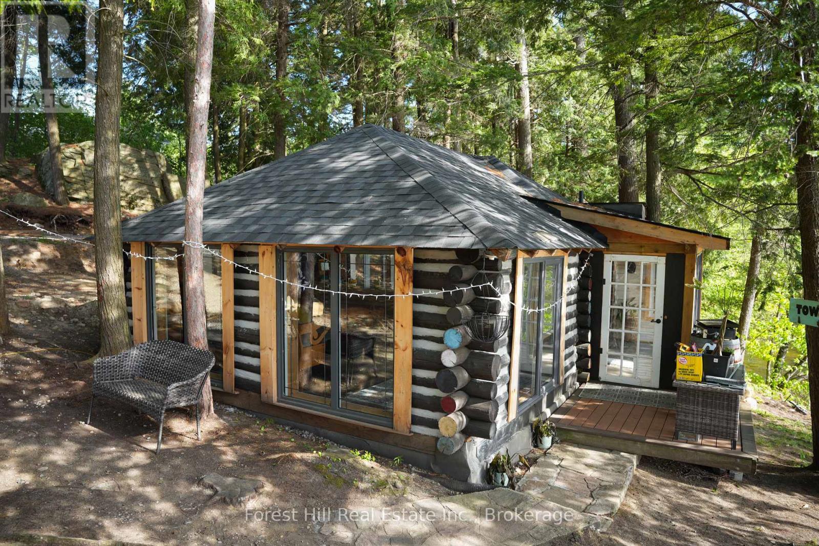 1092 MAIN STREET - 11