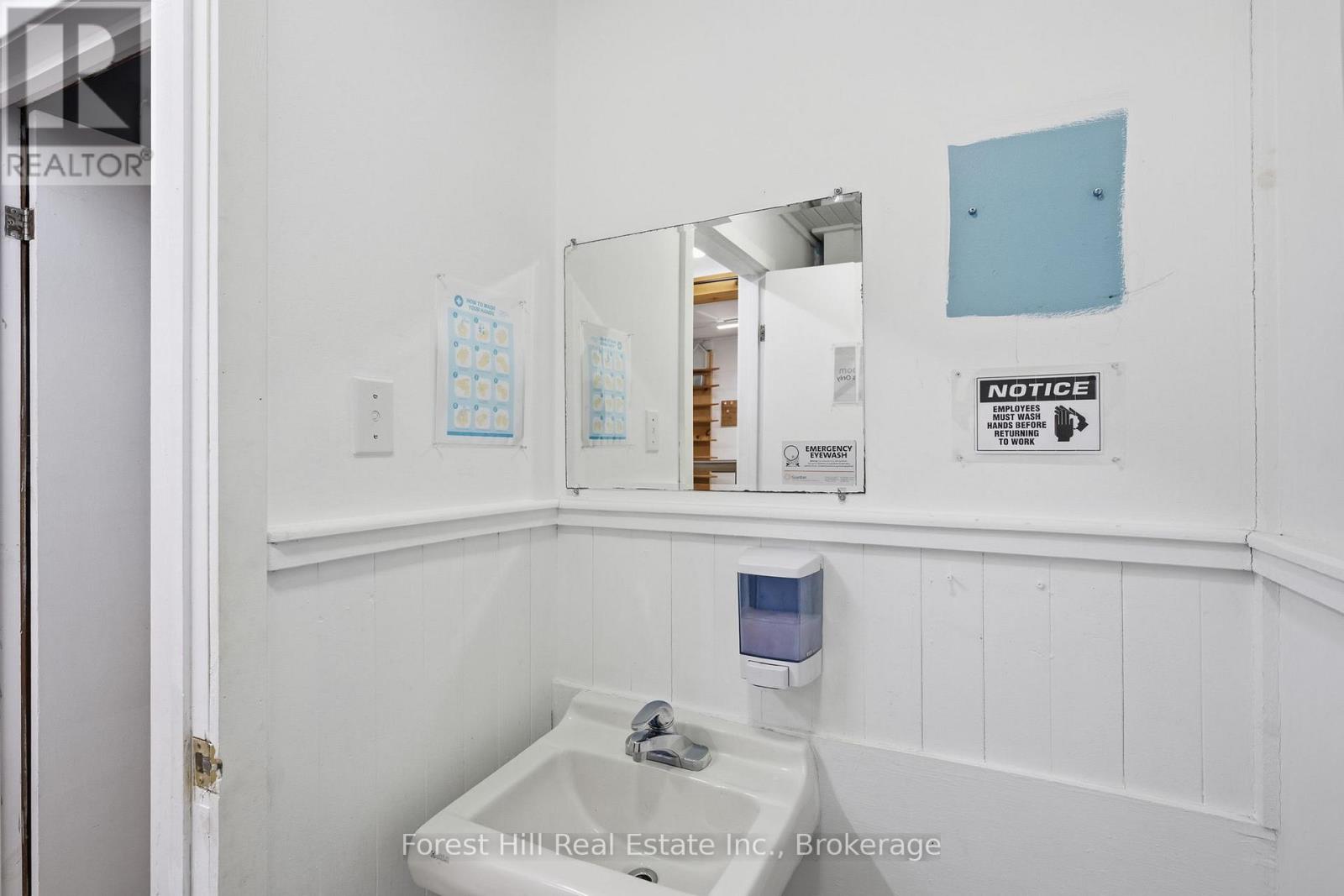 1092 MAIN STREET - 20