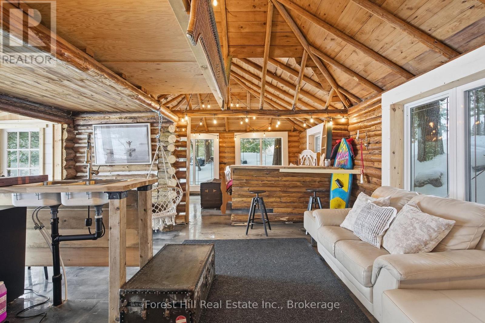 1092 MAIN STREET - 24