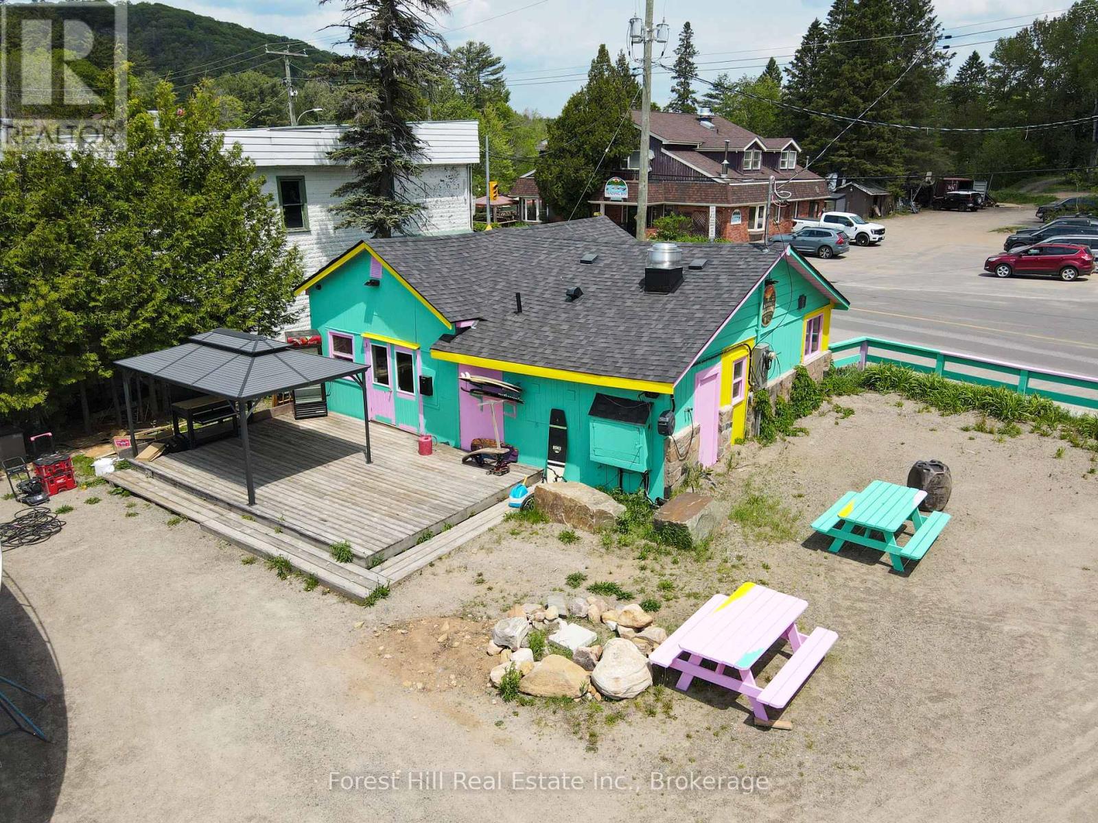 1092 MAIN STREET - 5