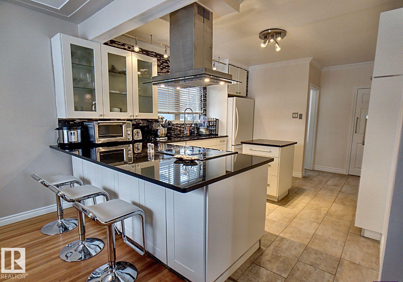 6704 93 ST NW - photo 4