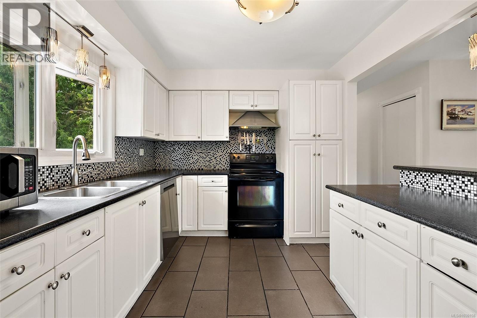 6395 Sunnyslope Dr, Central Saanich