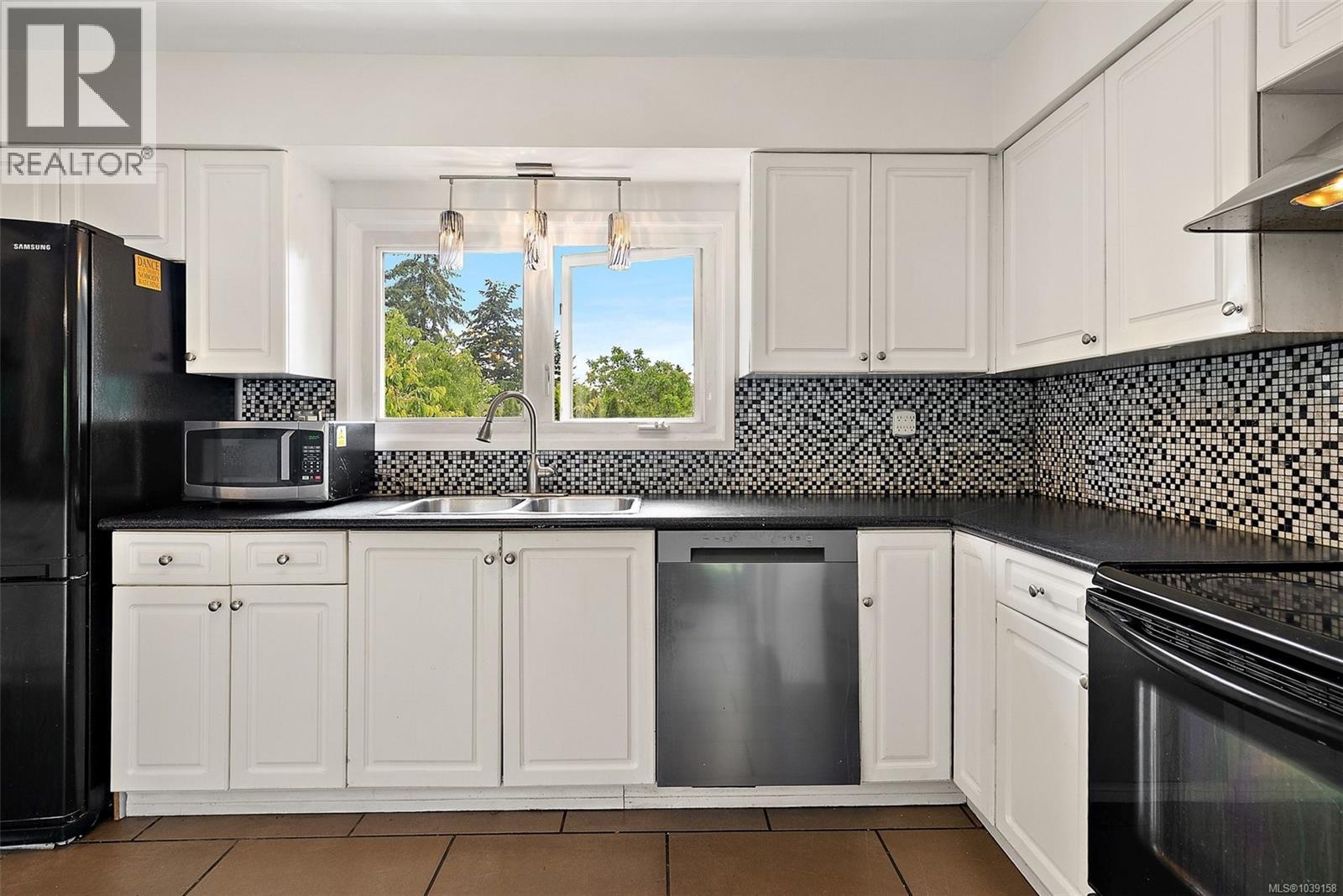 6395 Sunnyslope Dr, Central Saanich