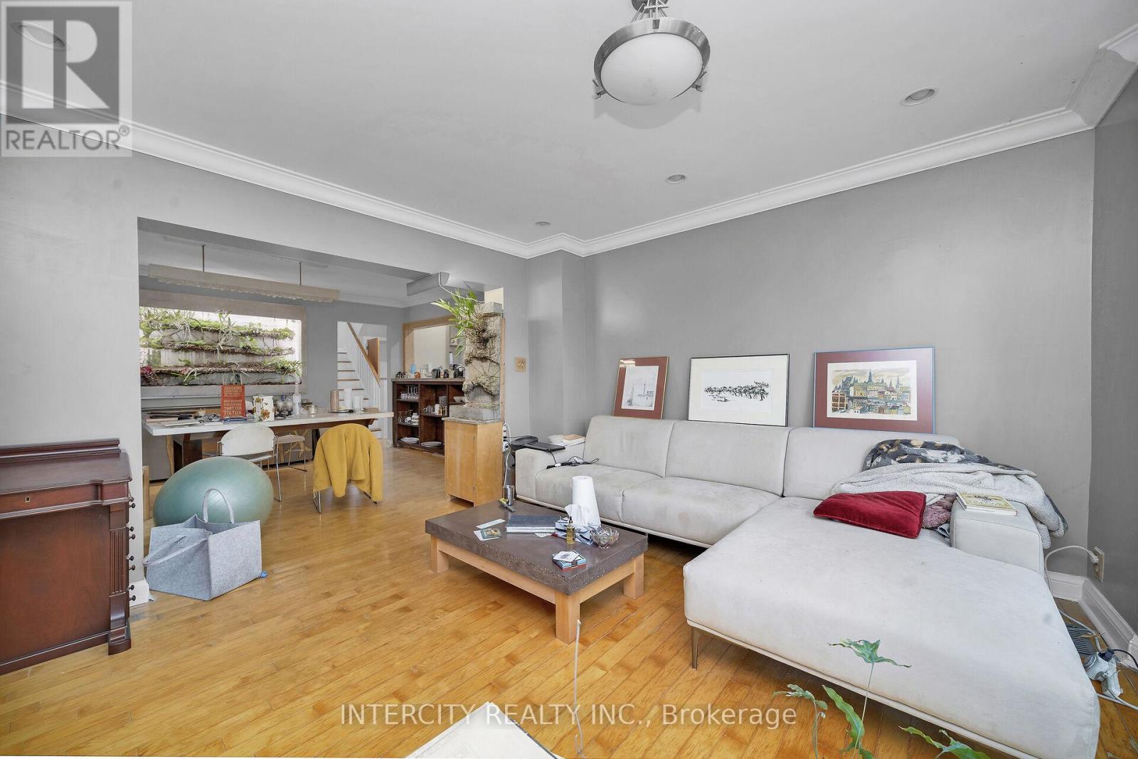 104 ALLINGHAM GARDENS - 11