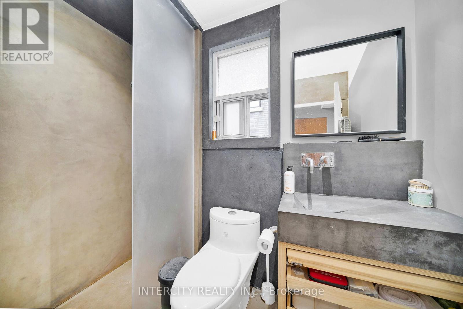 104 ALLINGHAM GARDENS - 13