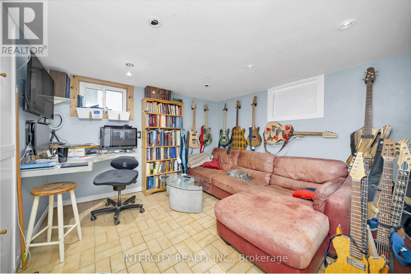 104 ALLINGHAM GARDENS - 21