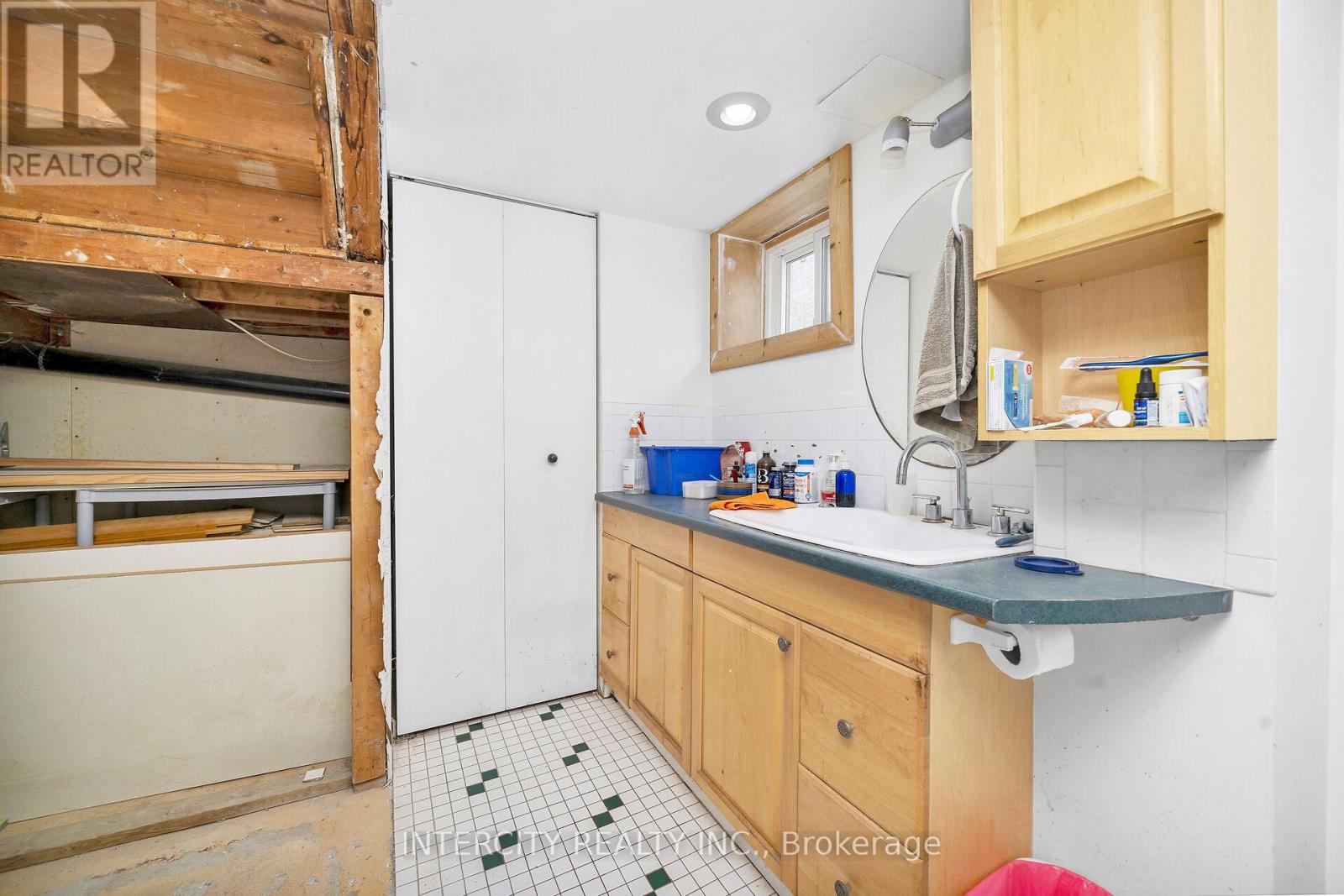 104 ALLINGHAM GARDENS - 22