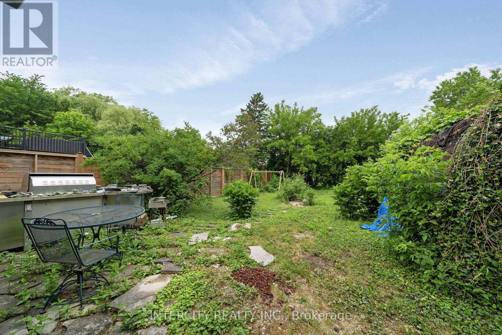 104 ALLINGHAM GARDENS - 23