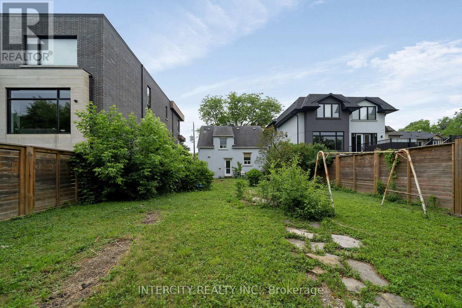 104 ALLINGHAM GARDENS - 25