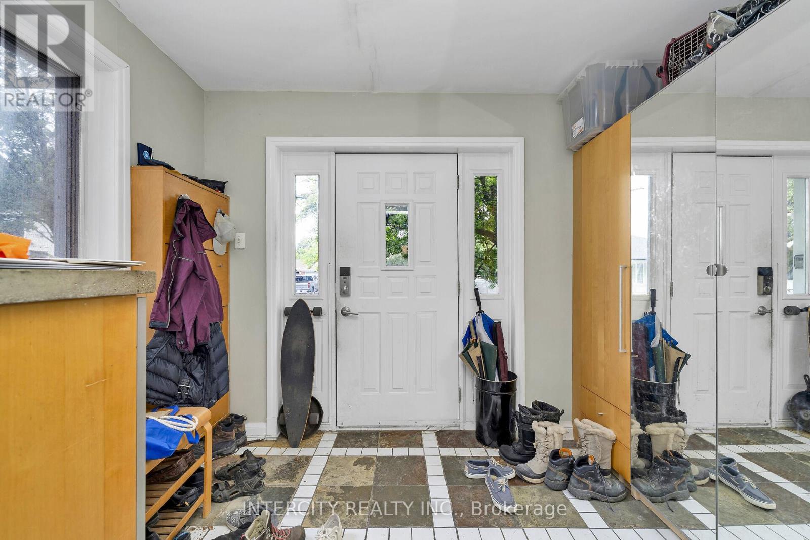 104 ALLINGHAM GARDENS - 4