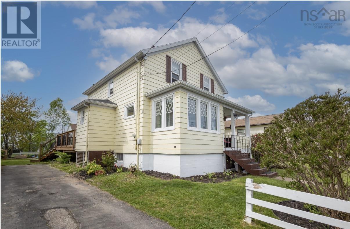 Property 2 of 33 of 295 Cartier Street