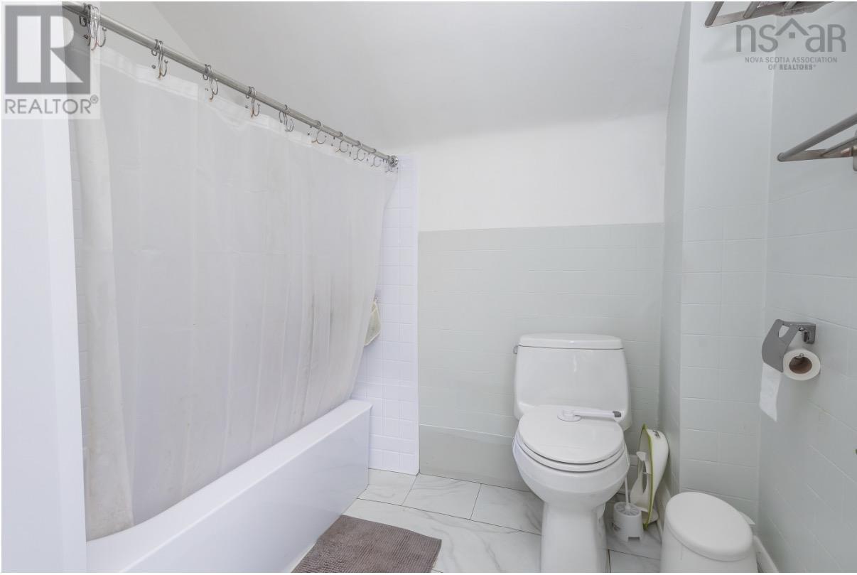 Property 23 of 33 of 295 Cartier Street