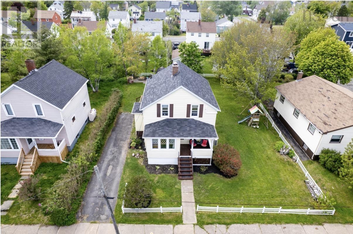 Property 30 of 33 of 295 Cartier Street