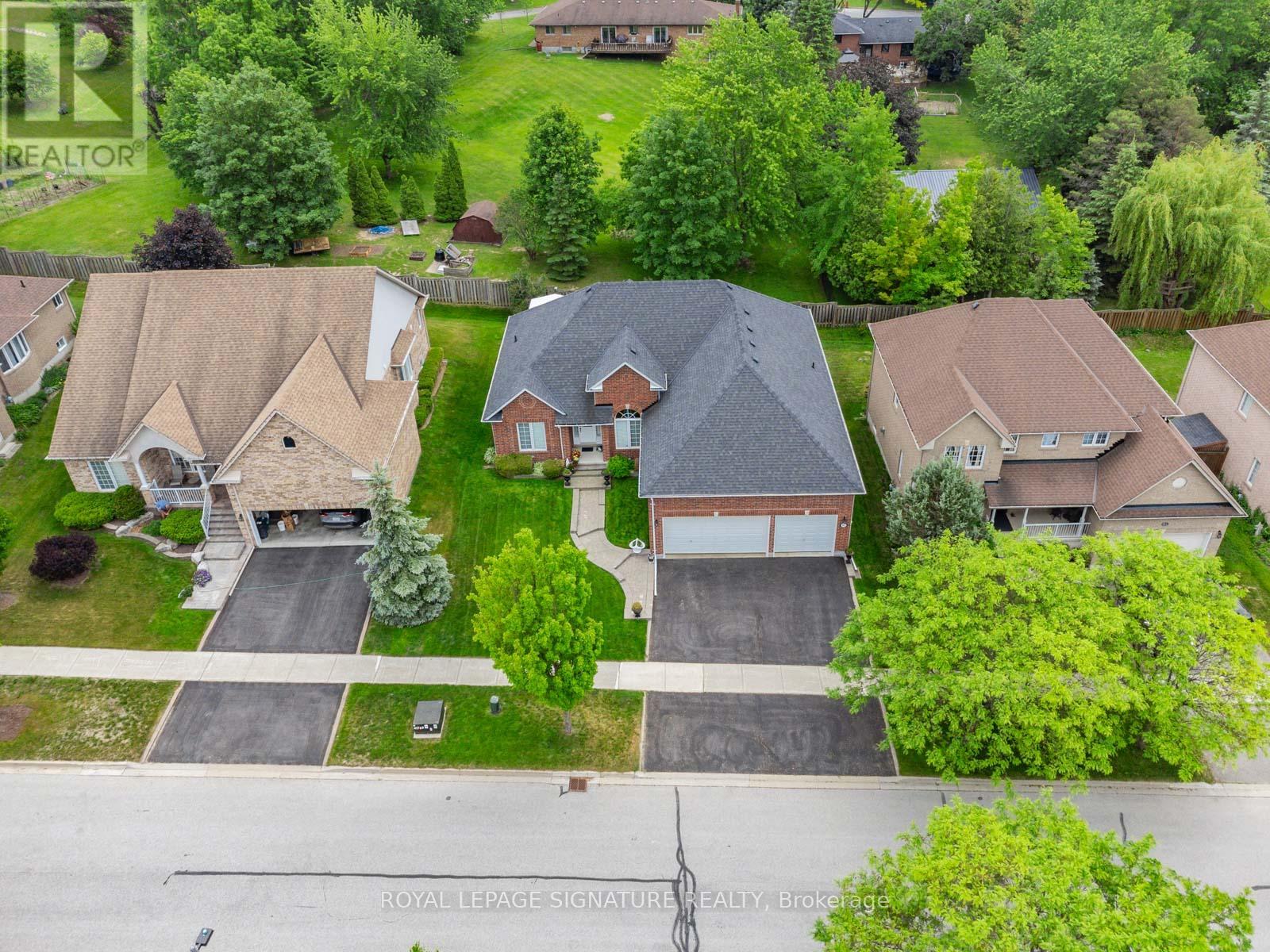 85 FERNCROFT DRIVE - 36