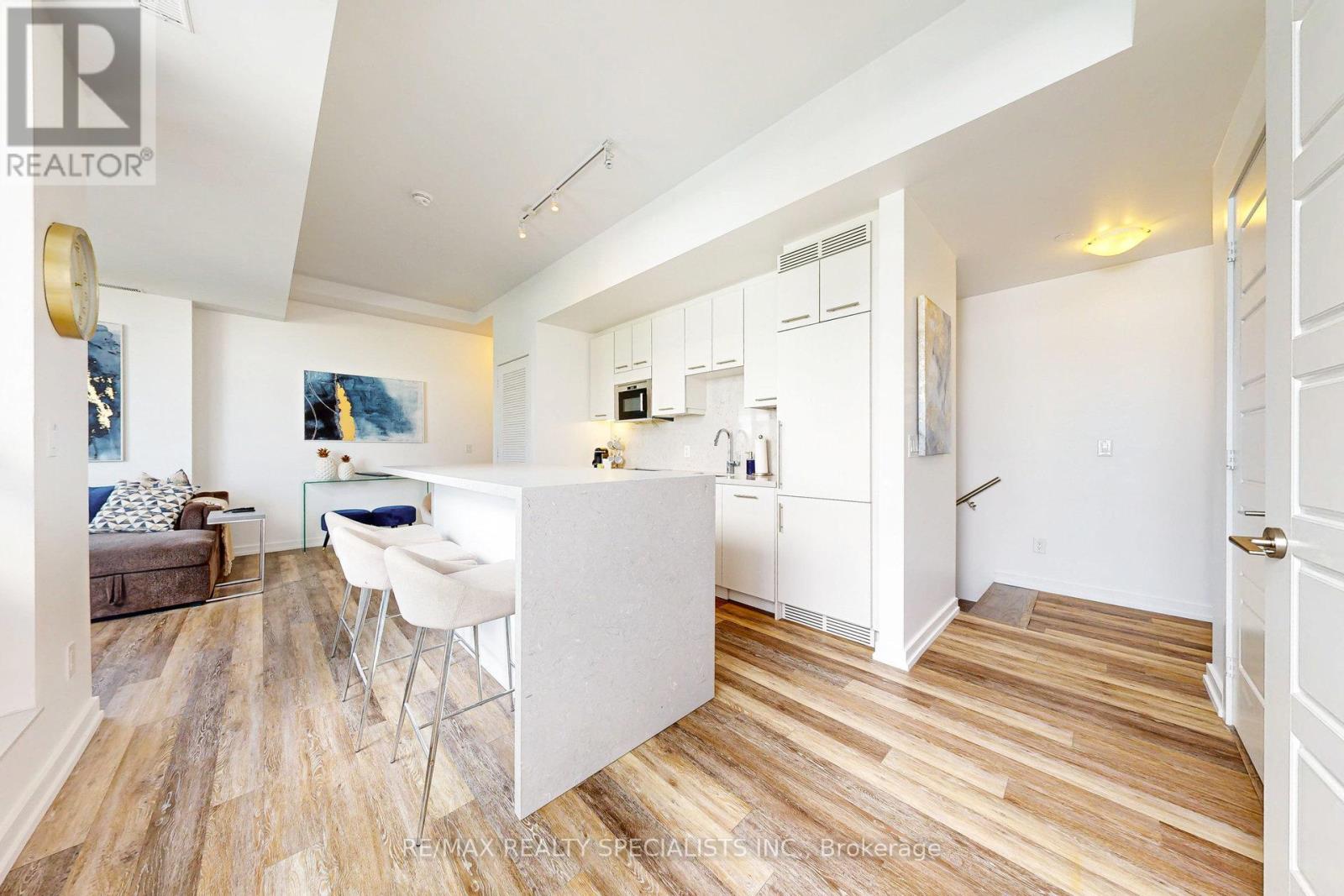 #10 233 BROWARD WAY - 10