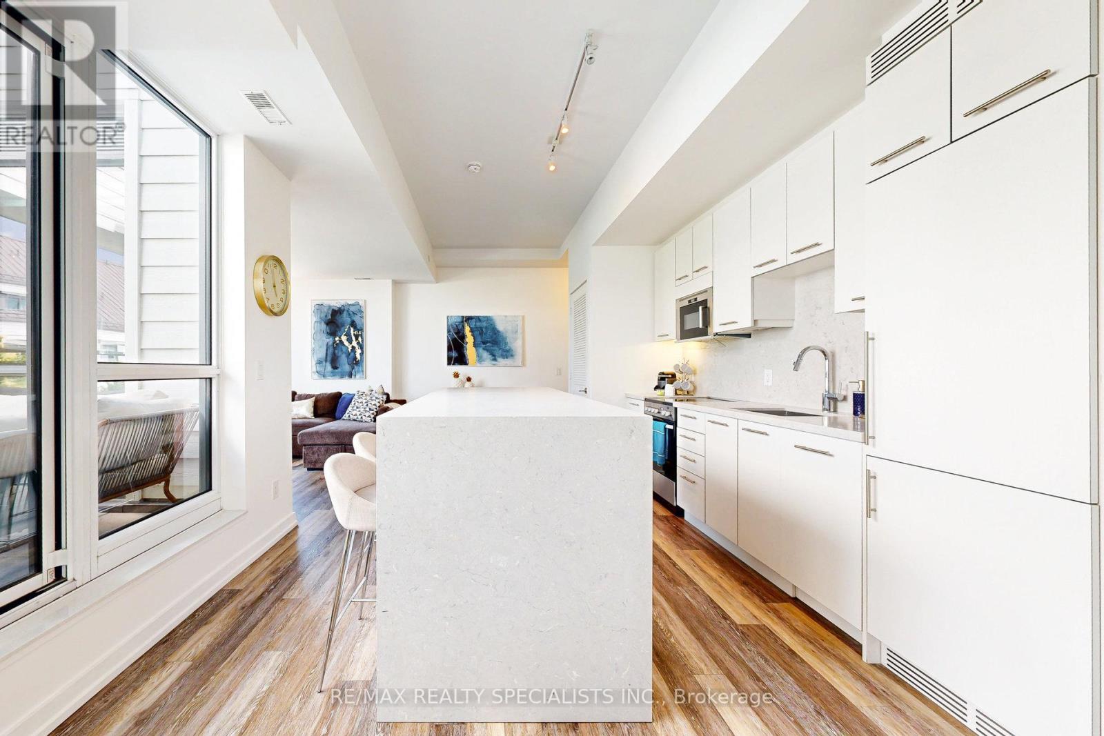 #10 233 BROWARD WAY - 11
