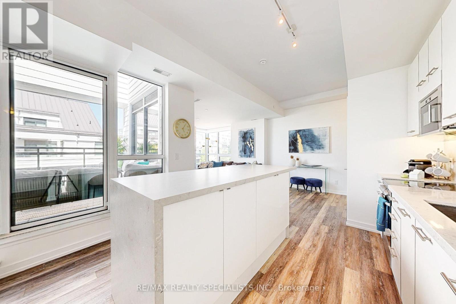 #10 233 BROWARD WAY - 16