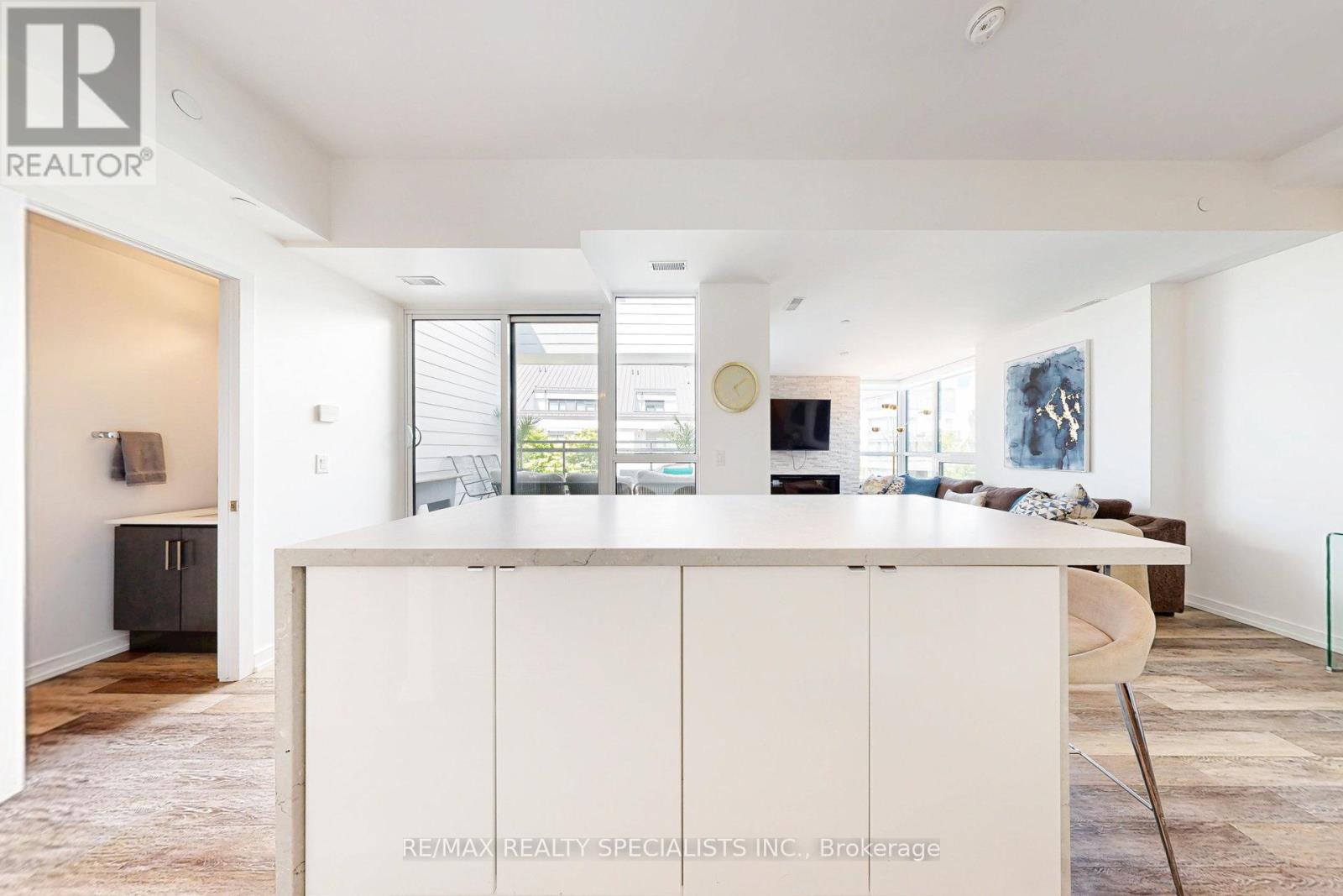 #10 233 BROWARD WAY - 17