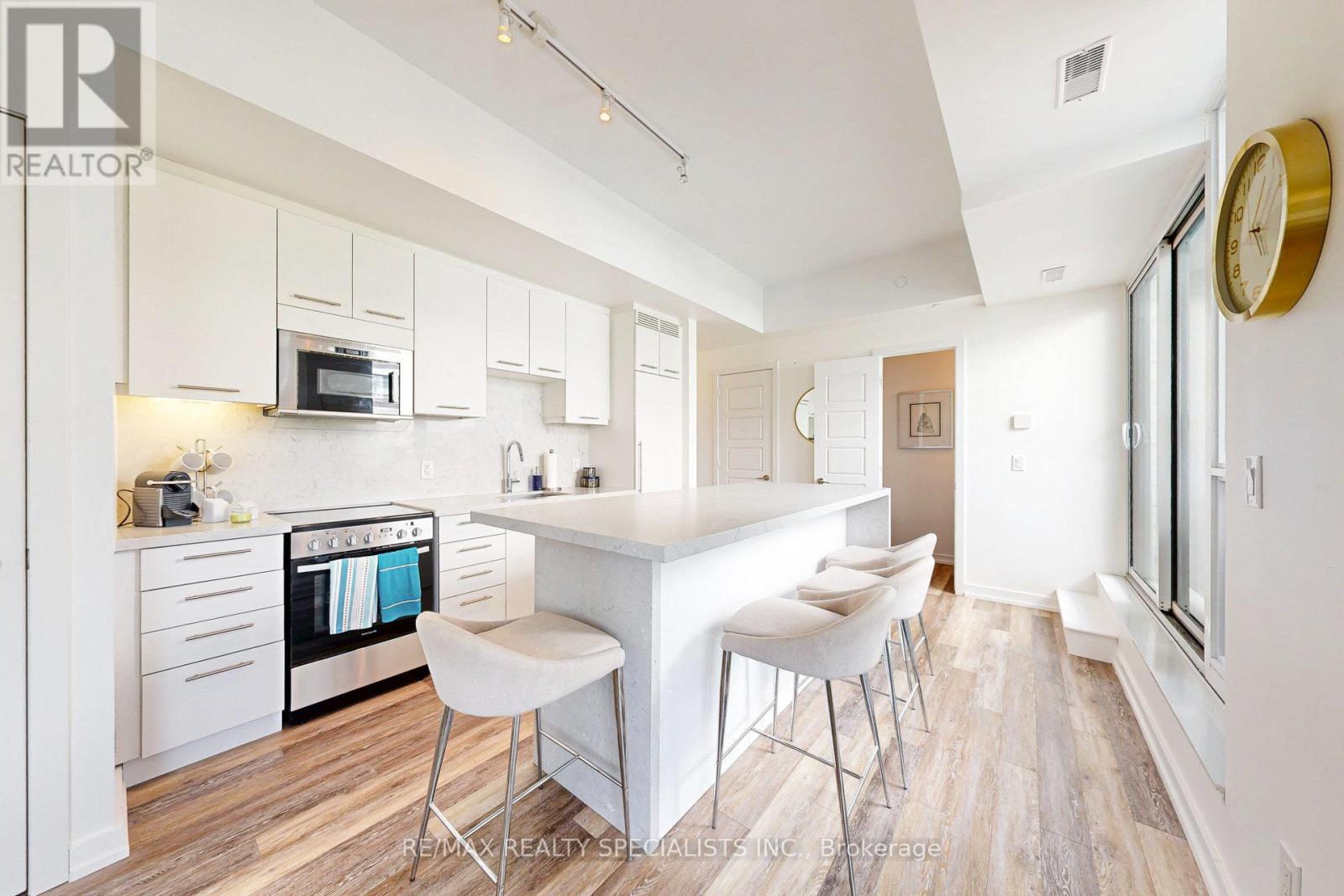 #10 233 BROWARD WAY - 19