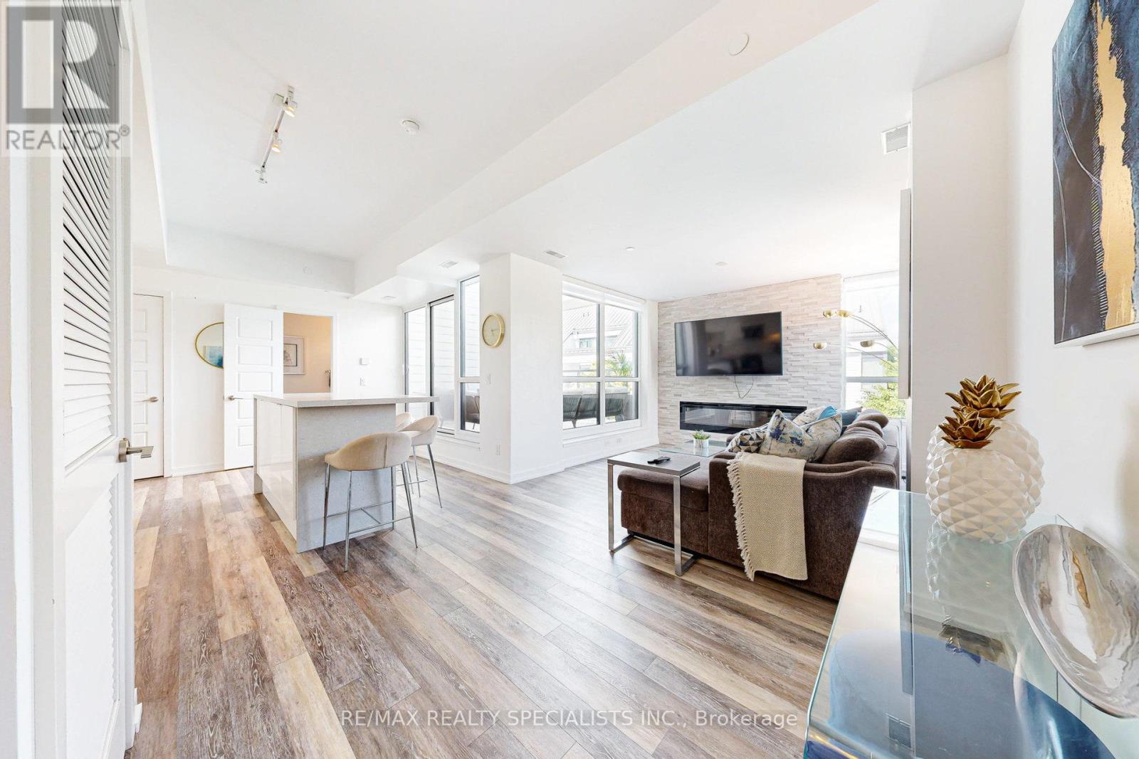 #10 233 BROWARD WAY - 20