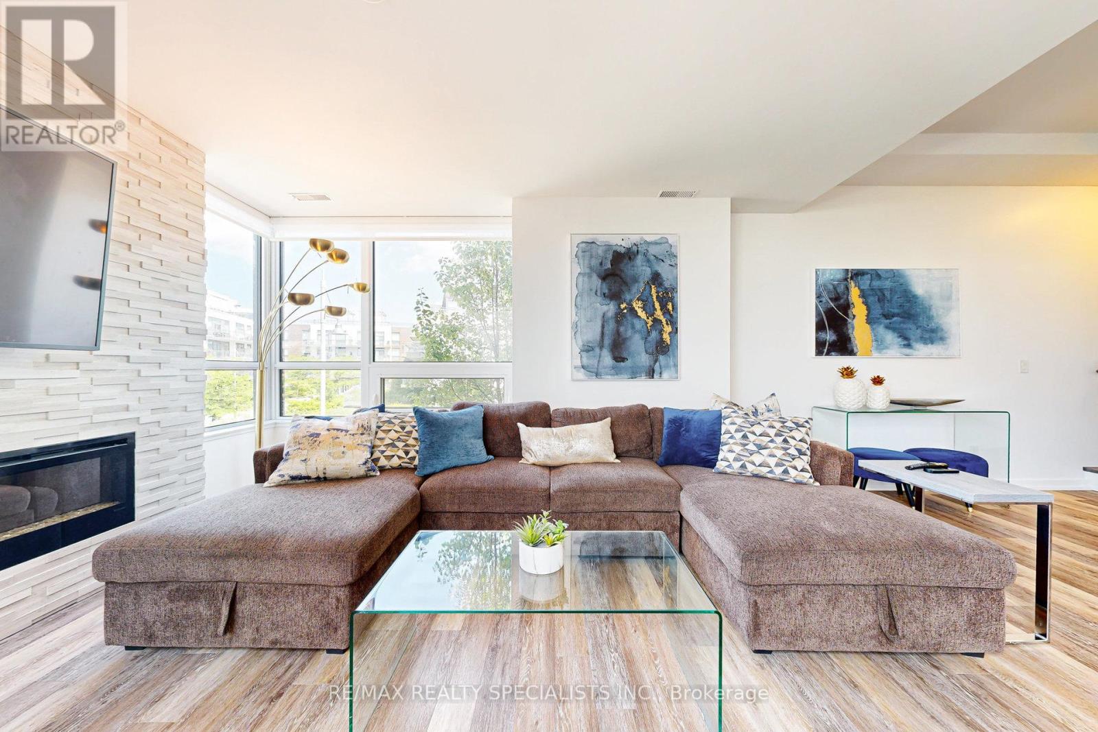 #10 233 BROWARD WAY - 24