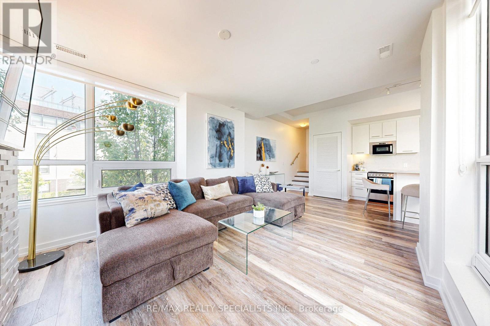 #10 233 BROWARD WAY - 25