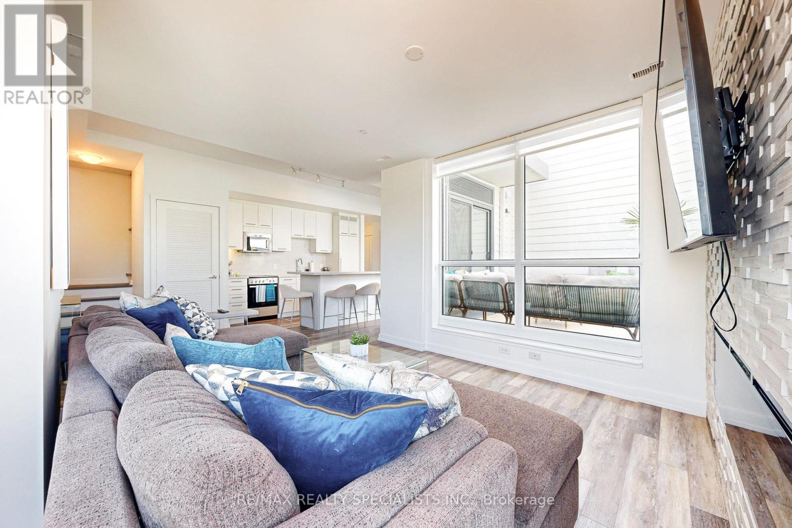 #10 233 BROWARD WAY - 26