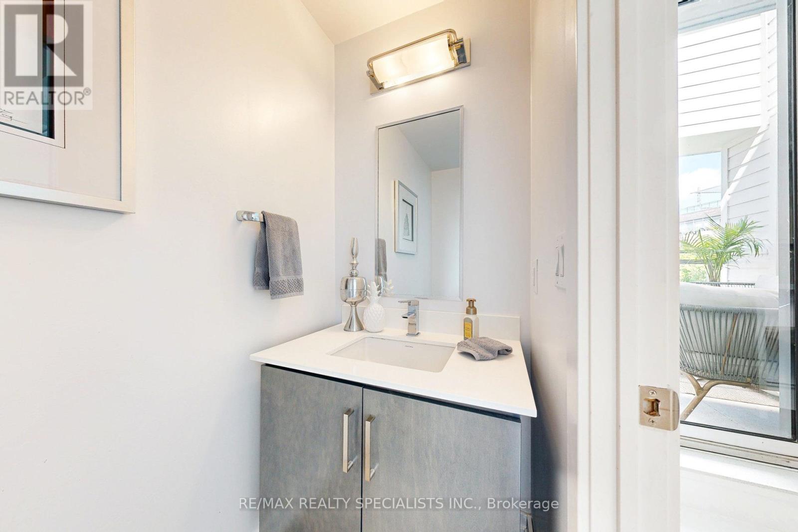 #10 233 BROWARD WAY - 28