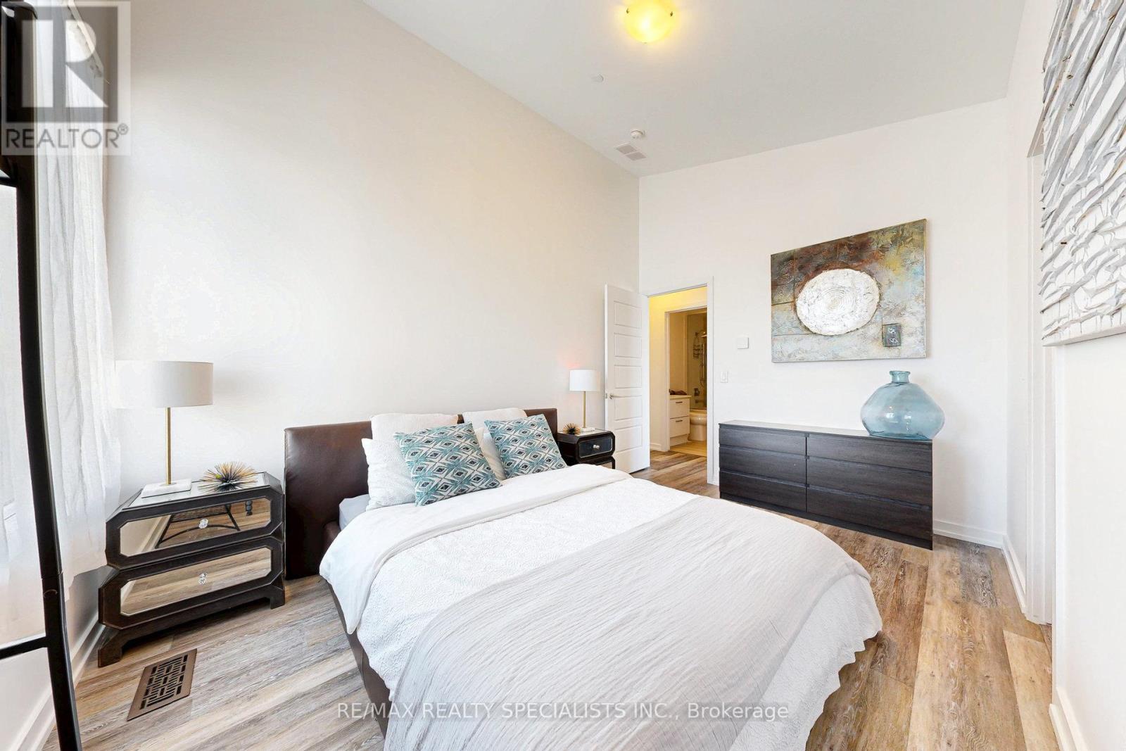 #10 233 BROWARD WAY - 32