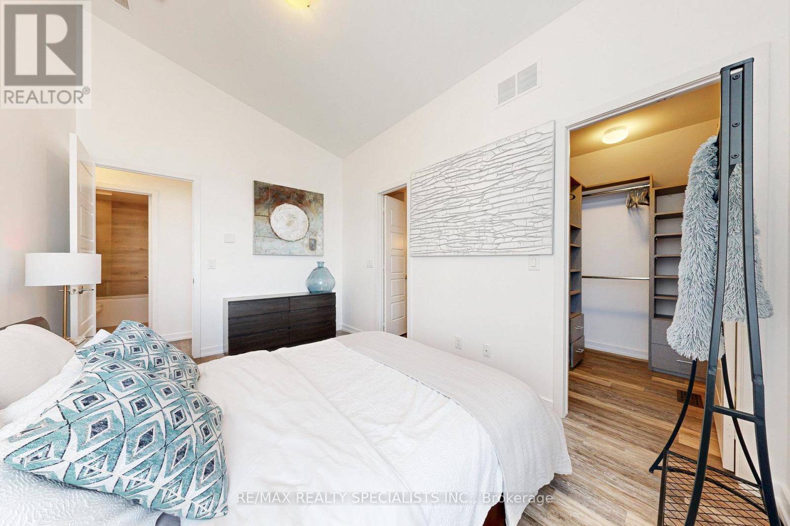 #10 233 BROWARD WAY - 33