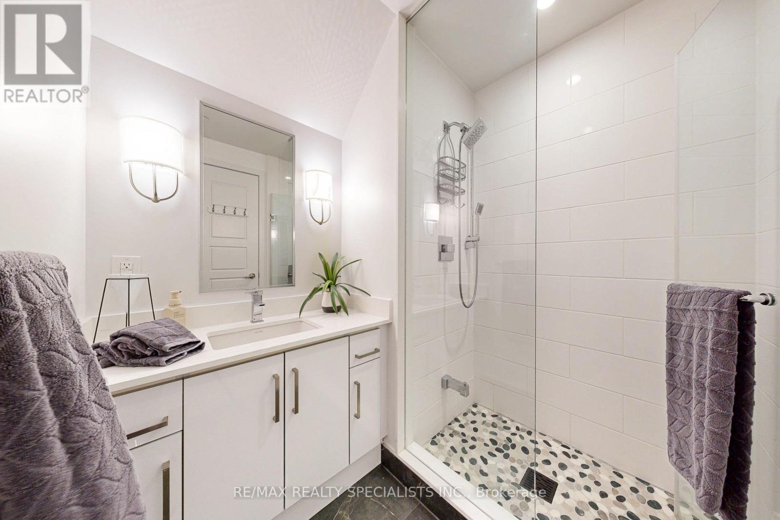 #10 233 BROWARD WAY - 35