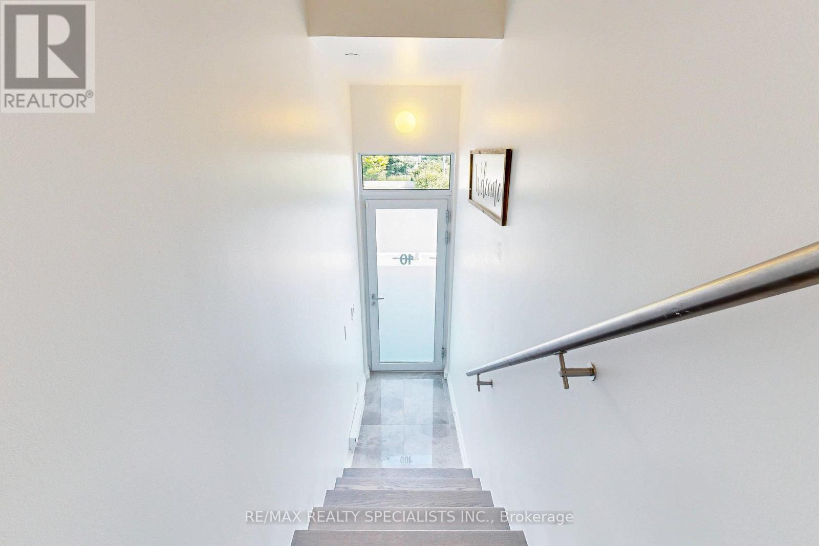#10 233 BROWARD WAY - 7