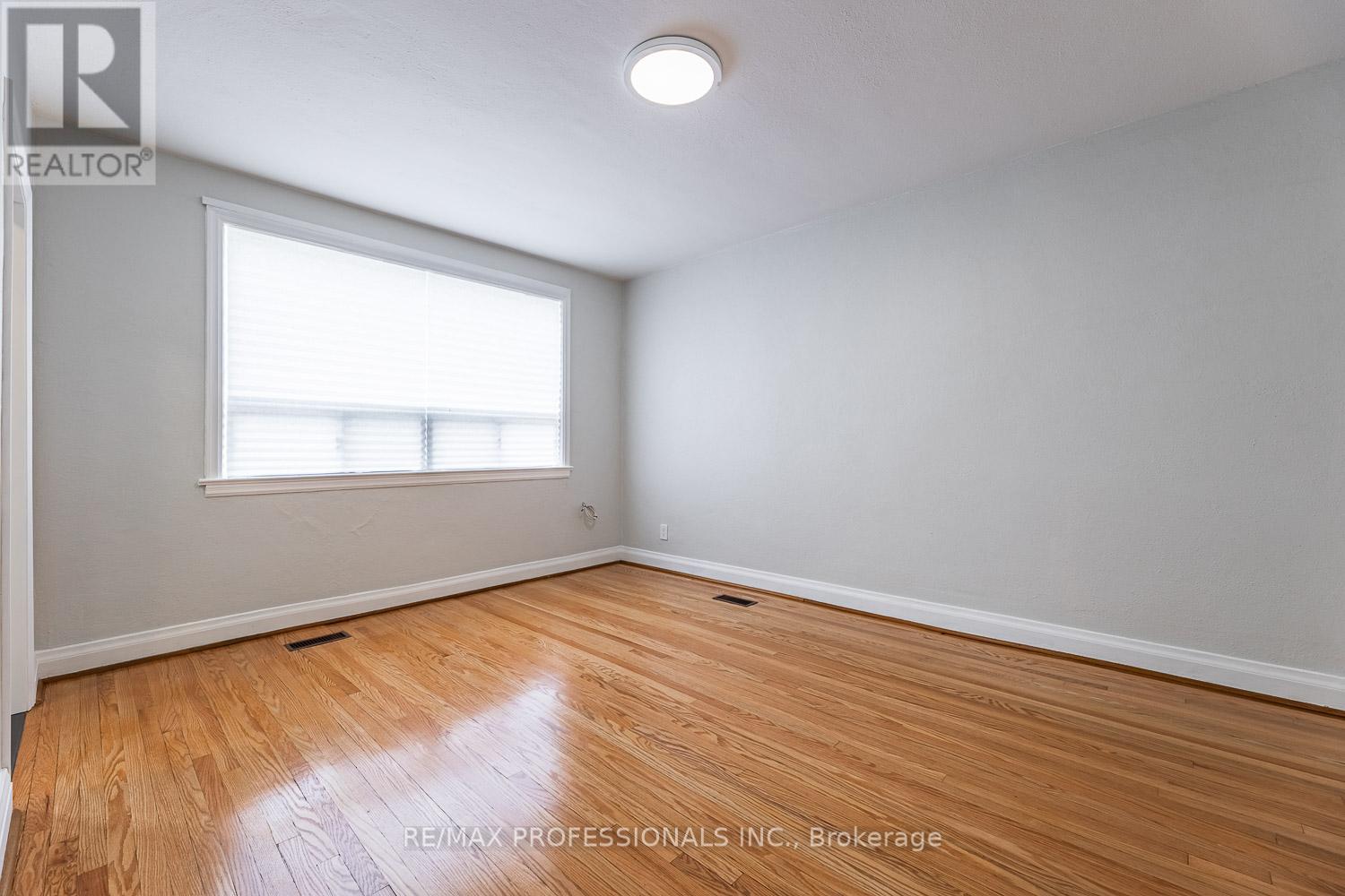 11 STOCK AVENUE - 11