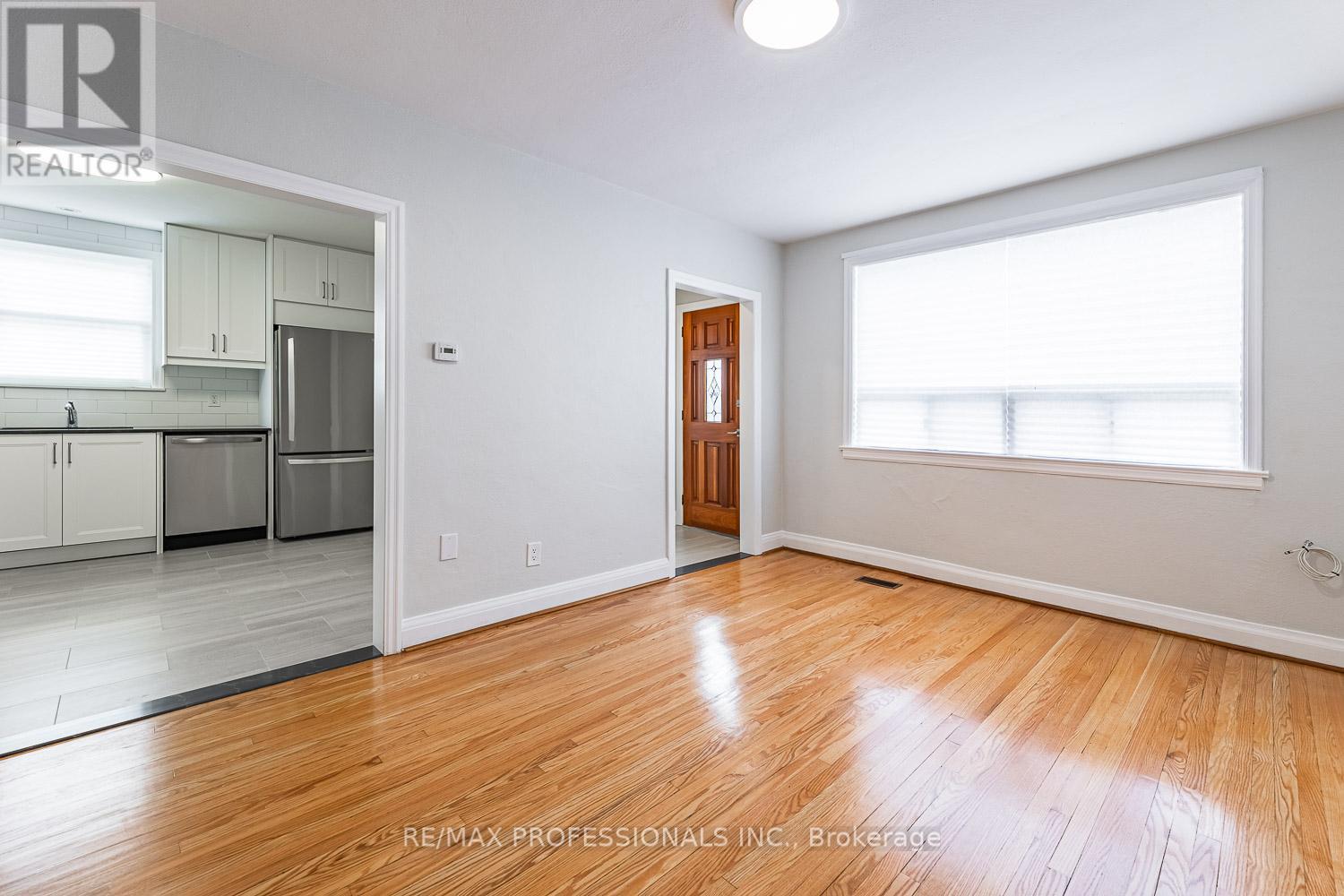 11 STOCK AVENUE - 12
