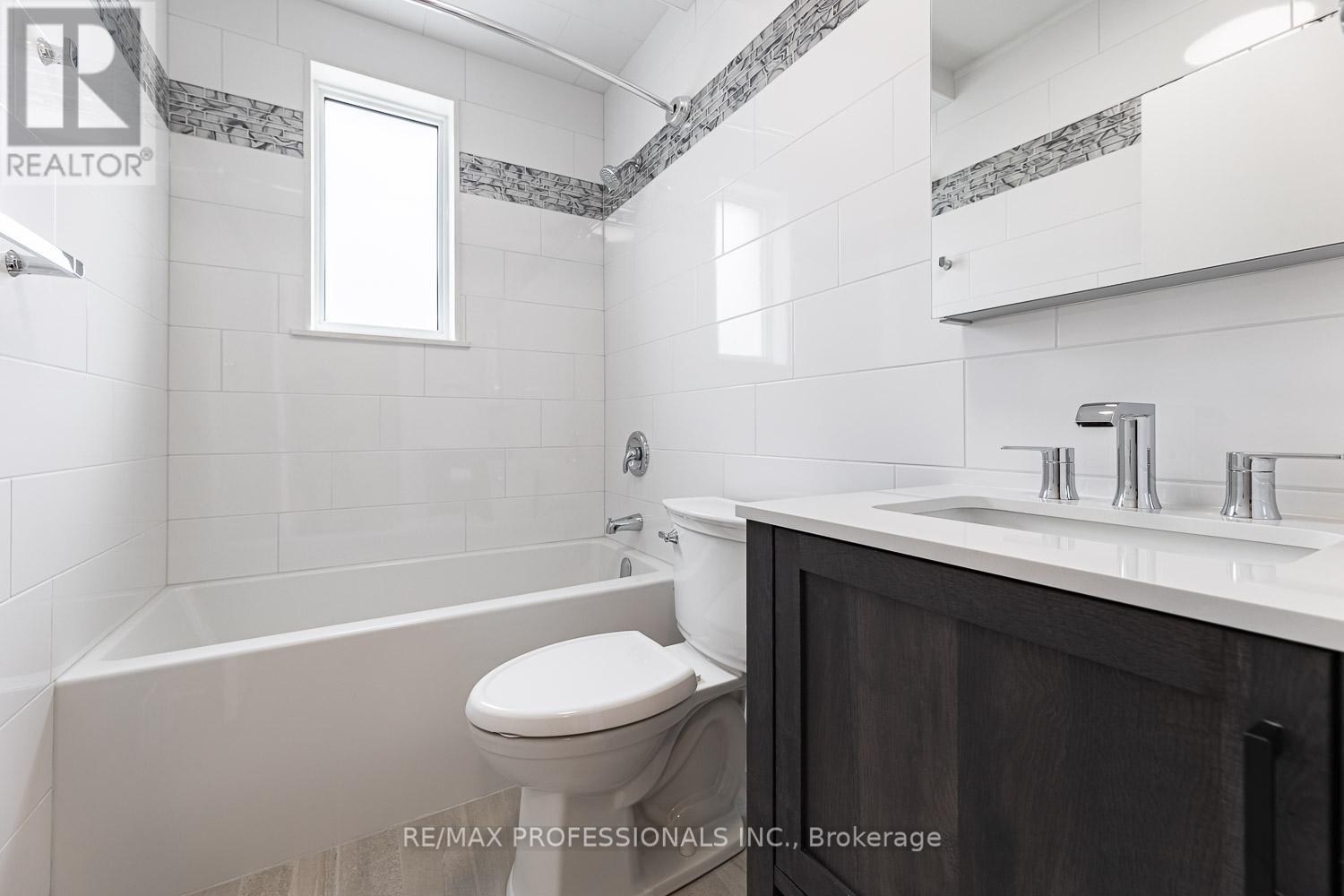 11 STOCK AVENUE - 13
