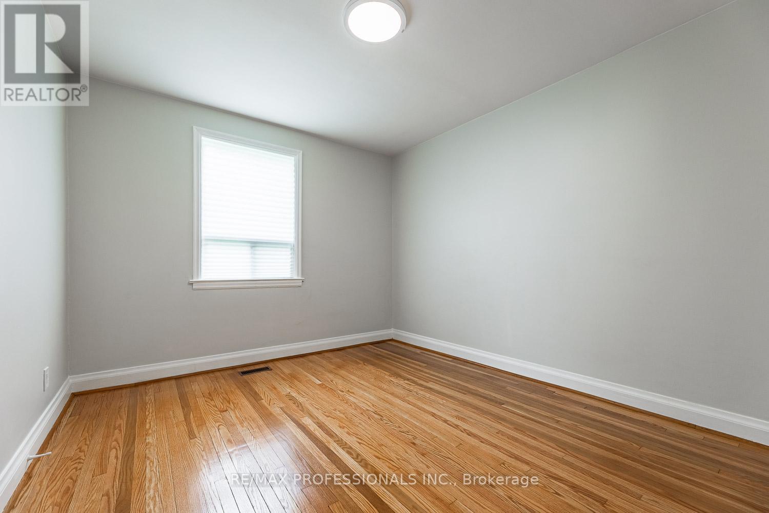 11 STOCK AVENUE - 14