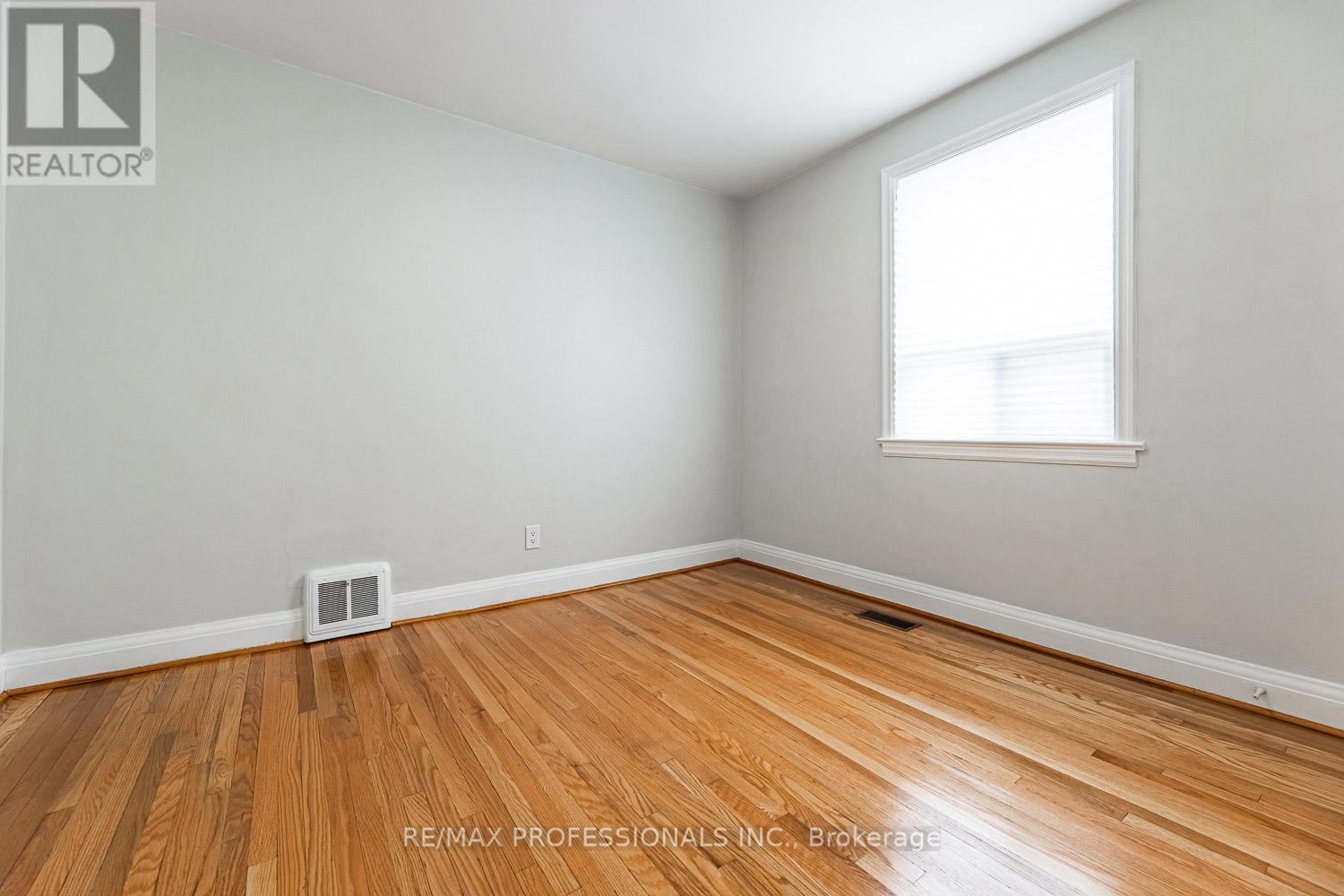 11 STOCK AVENUE - 19