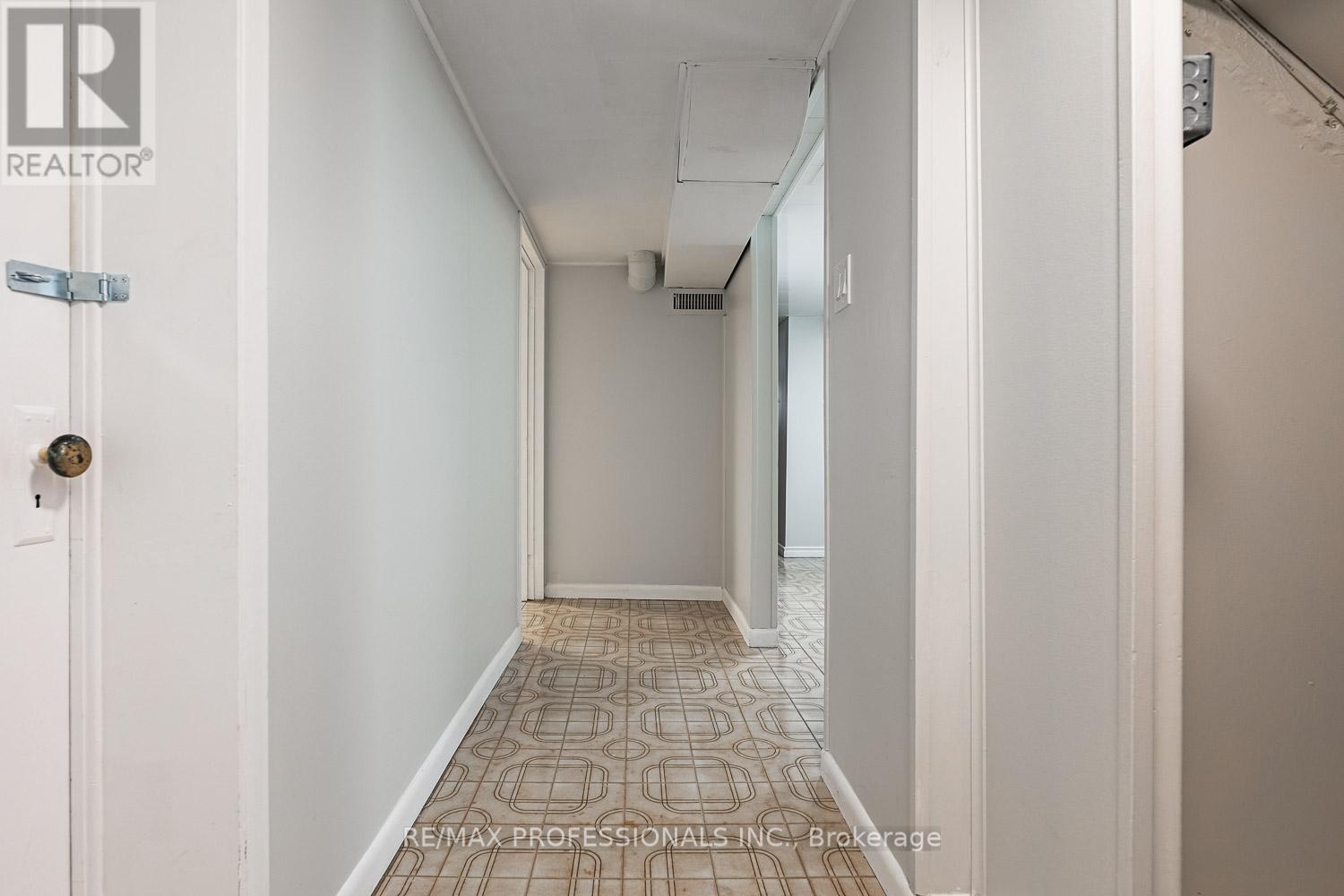 11 STOCK AVENUE - 23