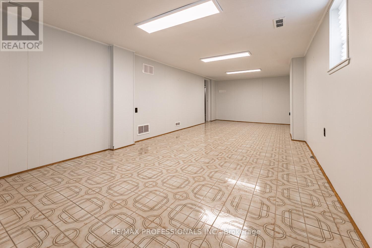 11 STOCK AVENUE - 25
