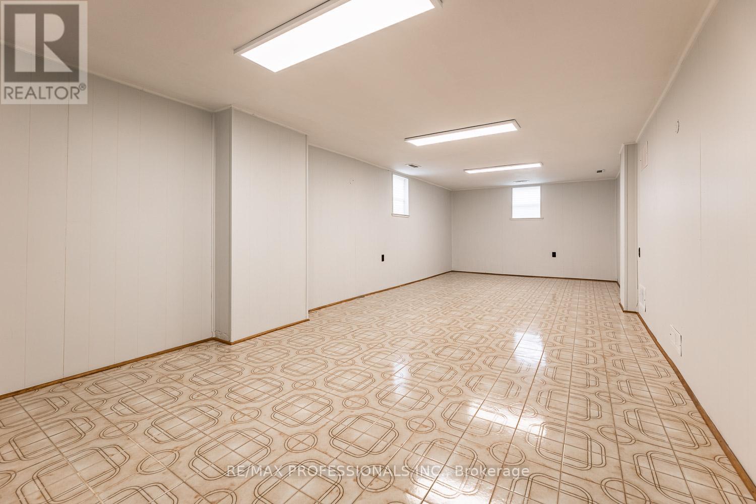 11 STOCK AVENUE - 26