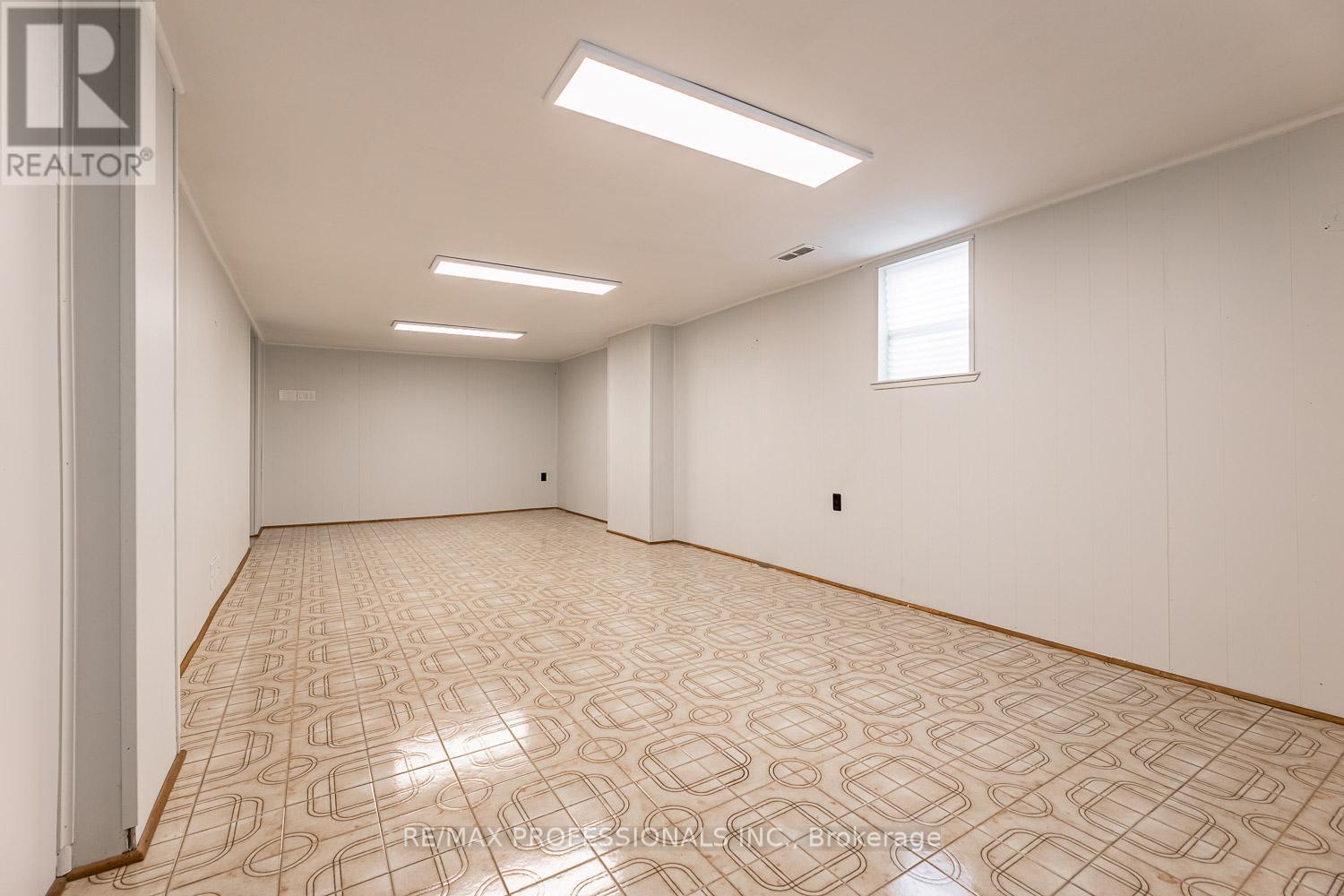 11 STOCK AVENUE - 28