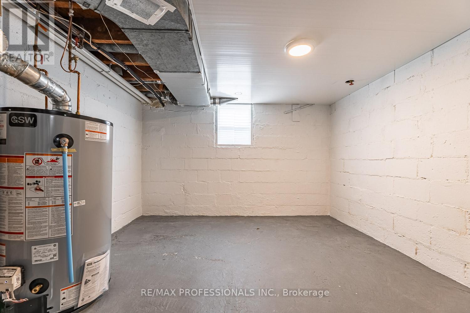 11 STOCK AVENUE - 33