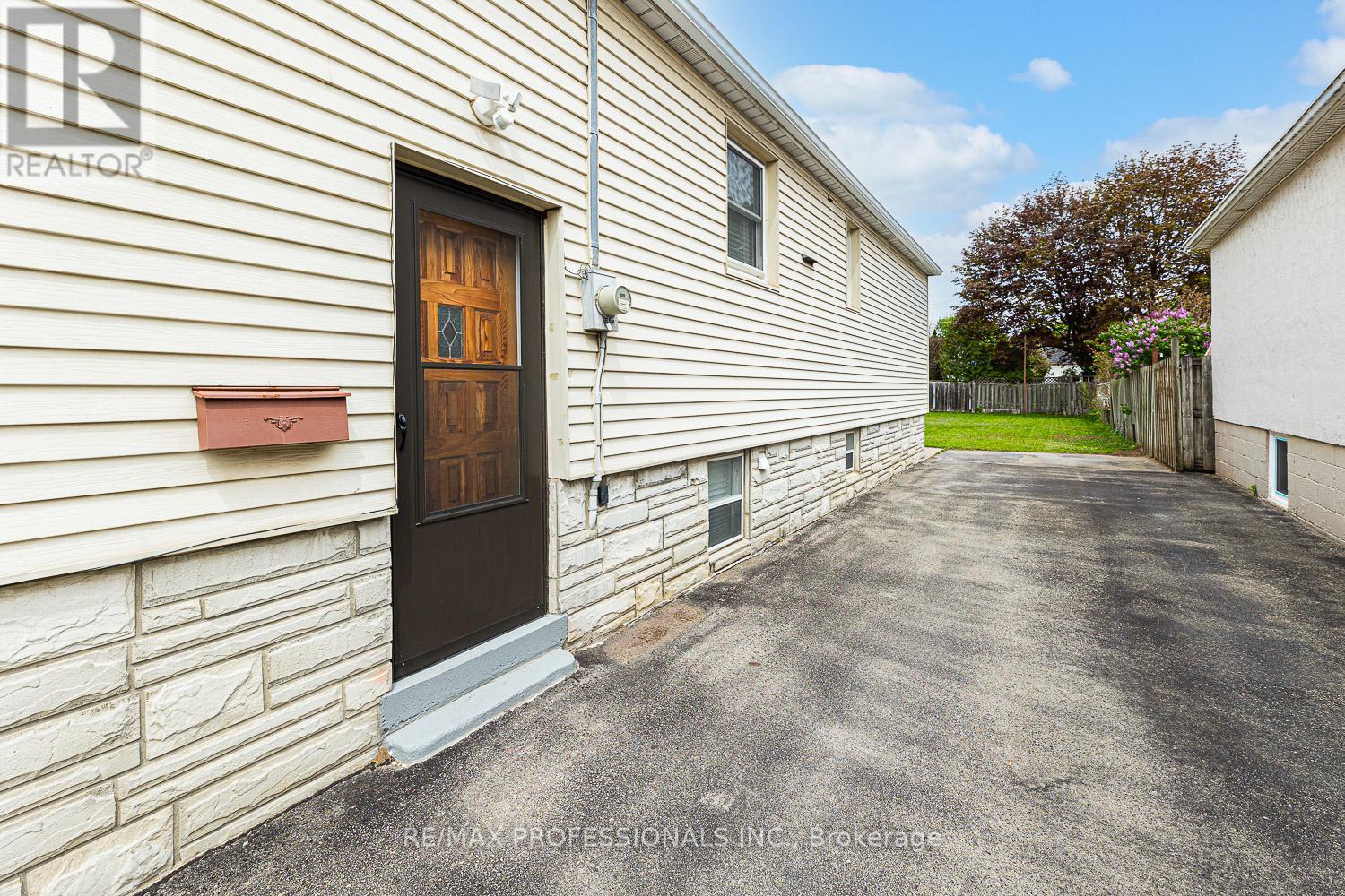 11 STOCK AVENUE - 34