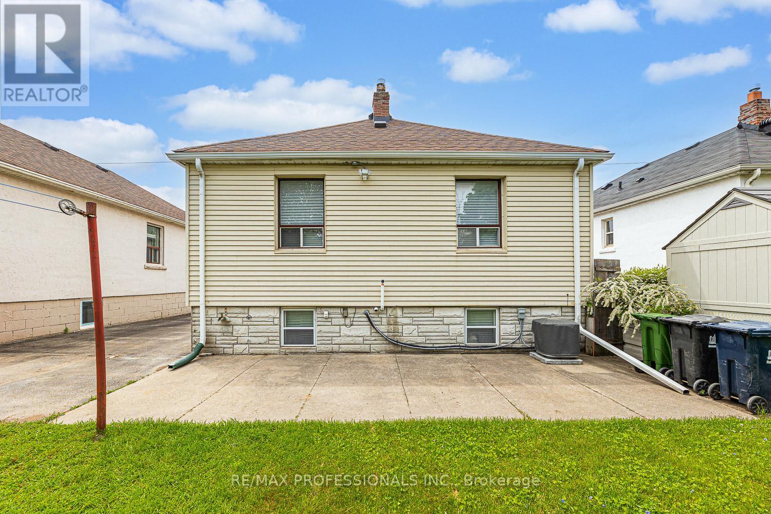 11 STOCK AVENUE - 35
