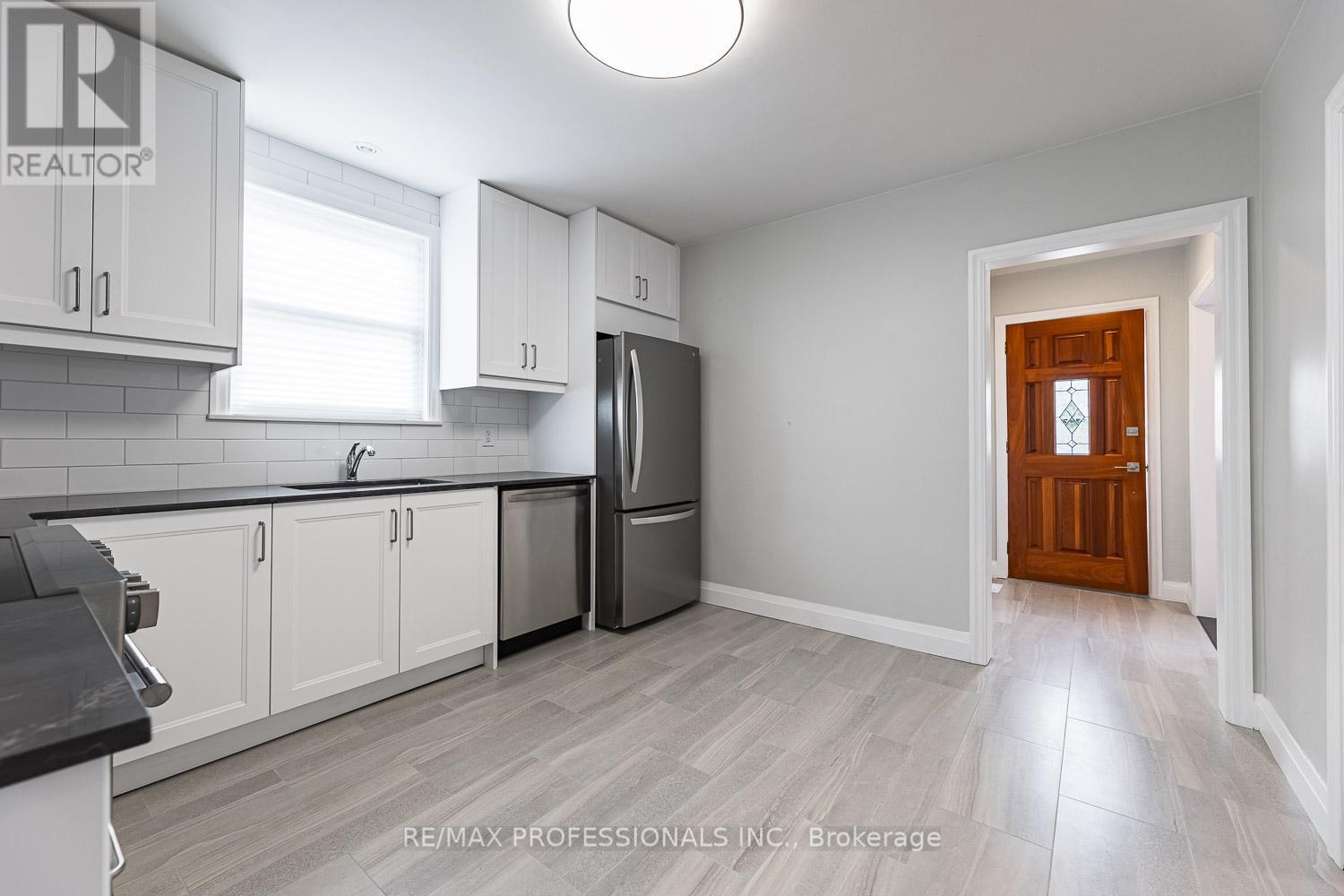 11 STOCK AVENUE - 6