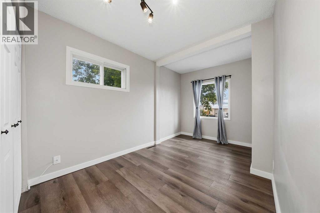 3807 1 Street NE - 12