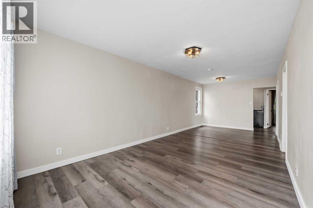 3807 1 Street NE - 8