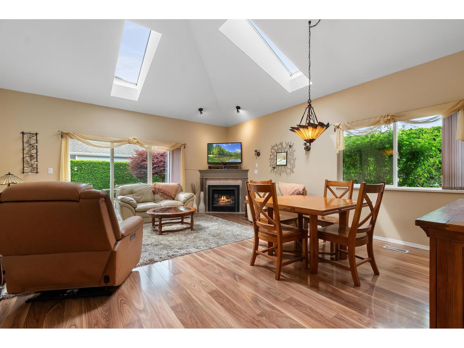 38 730 MCCOMBS DRIVE, Harrison Hot Springs, Harrison Hot Springs