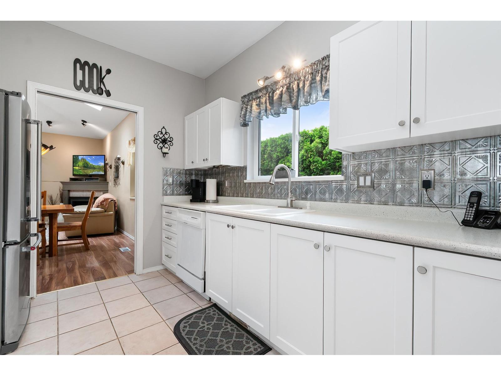38 730 MCCOMBS DRIVE, Harrison Hot Springs, Harrison Hot Springs