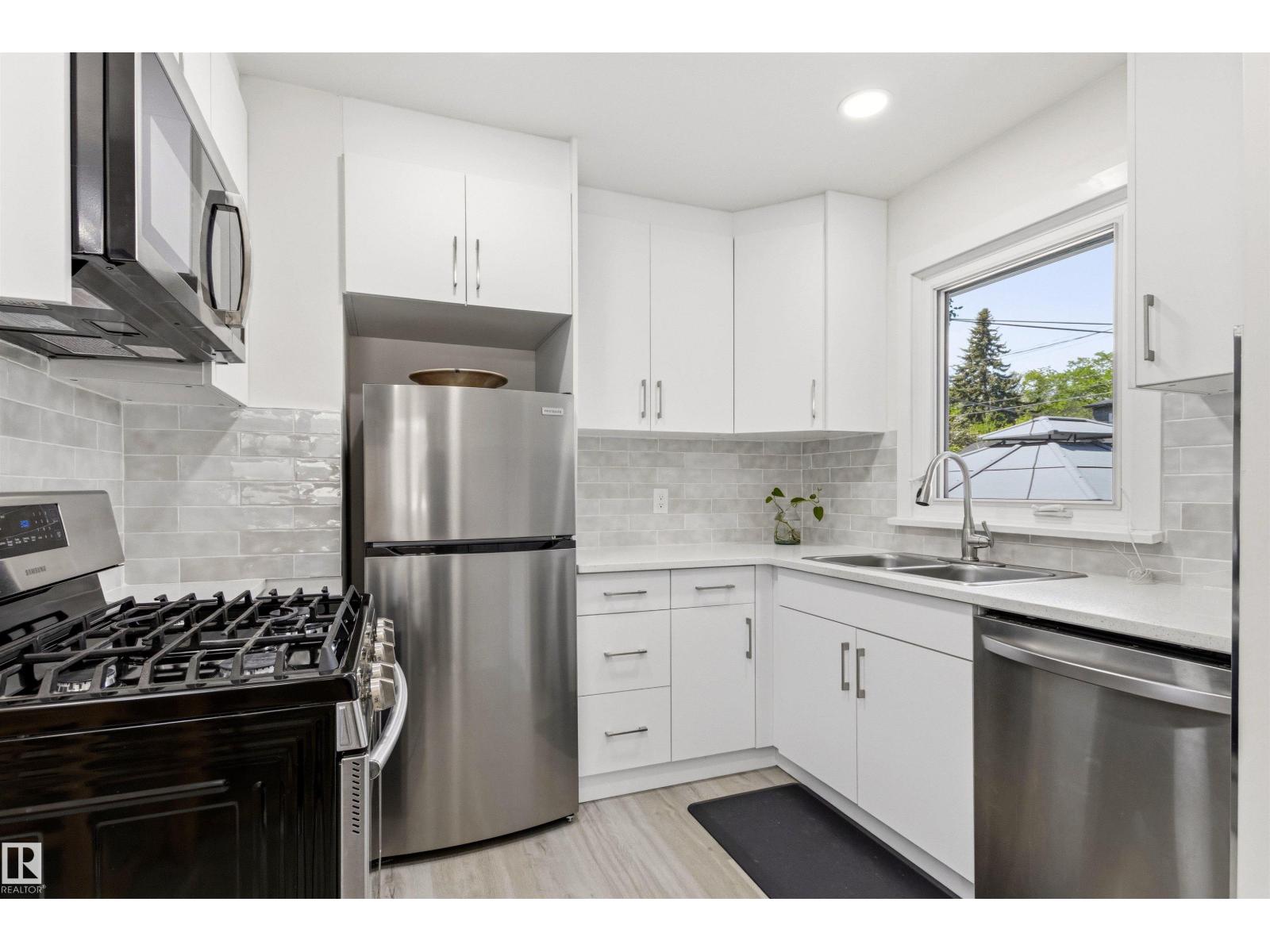 8708 89 AV NW — photo 10